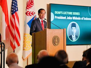 Momen Jokowi Ungkap Alasan Pakai Dasi Merah Bikin Riuh Kuliah Umum Stanford