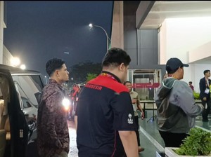 Pakai Batik, Ragnar Oratmangoen Muncul di GBT Jelang Timnas U-17 Vs Maroko