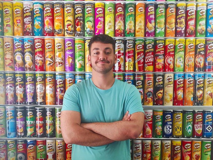 Rekor dunia koleksi 263 tabung Pringles