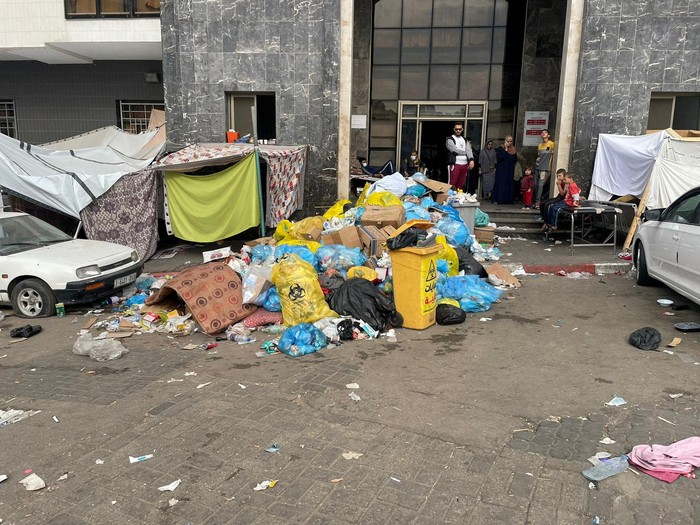 Trash piles up at Al Shifa hospital during the Israeli ground operation around the hospital, in Gaza City November 12, 2023. Ahmed El Mokhallalati/via REUTERS  THIS IMAGE HAS BEEN SUPPLIED BY A THIRD PARTY.