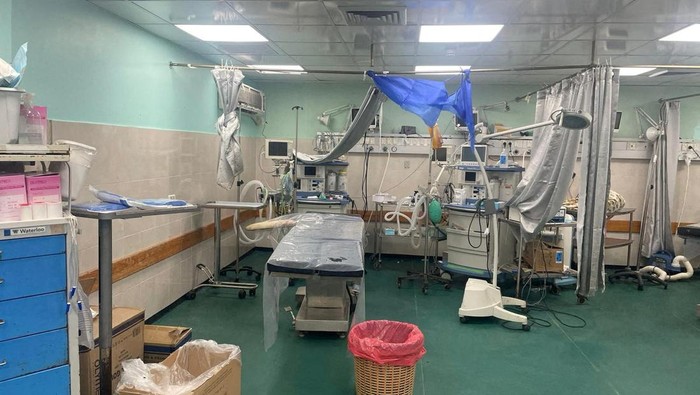 A makeshift operating theater area is seen inside Al Shifa hospital during the Israeli ground operation around the hospital, in Gaza City November 12, 2023. Ahmed El Mokhallalati/via REUTERS  THIS IMAGE HAS BEEN SUPPLIED BY A THIRD PARTY.