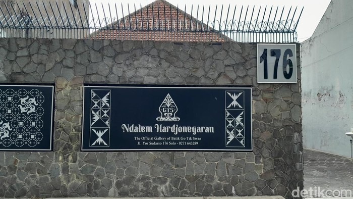 Suasana di Ndalem Hardjonegaran, Solo, Kamis (16/11/2023). Bangunan cagar budaya ini merupakan tempat pembuatan batik.