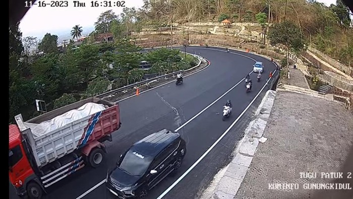Suasana lalin di Bukit Bintang Gunungkidul, Kamis (16/11/2023) pukul 16.30 WIB