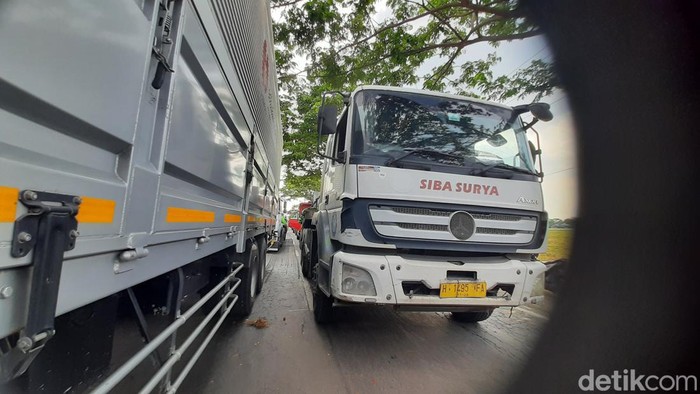 Suasana macet di Pantura Pati-Rembang, Kamis (16/11/2023)