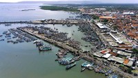 Pelabuhan perikanan ini sudah ada sejak masa Kerajaan Blambangan.