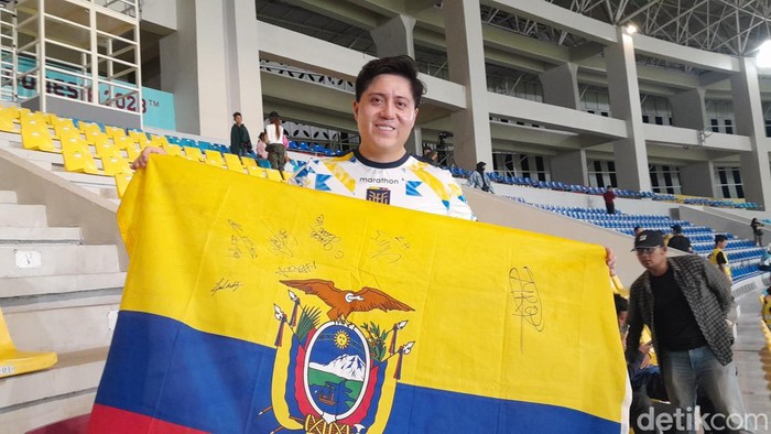 Franklin, suporter asal Ekuador yang turut mendukung Timnas U-17 Ekuador di Stadion Manahan.