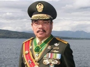 Kala TB Silalahi Melarang Kiriman Bunga - Mengganti Kado Kawinan dengan Angpao