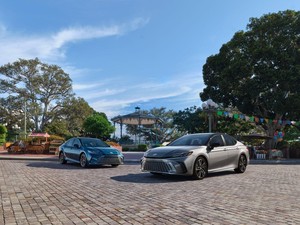 Toyota Camry Terbaru Meluncur, Begini Tampangnya