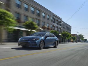 Toyota Camry Terbaru Kian Dekat ke Indonesia