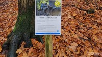 Papan peringatan dan tips buat pengunjung apabila melihat serigala di hutan Kota Kozakkenput.