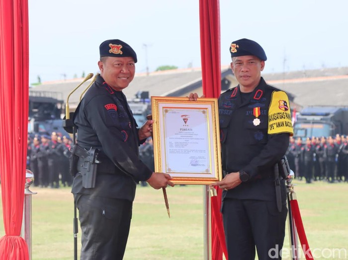 Wakapolda Jatim jadi warga kehormatan Brimob