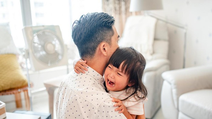 5 Tingkah Laku Anak untuk Cari Perhatian Orang Tua dan Cara Mengatasinya Menurut Ahli
