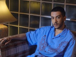 Aziz Hedra Bersyukur Lulus Kuliah di Tengah Kesibukan Bermusik