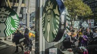 Manajemen Starbucks mengatakan gerai-gerainya di AS tetap buka dan melayani pelanggan di tengah aksi mogok kerja karyawannya.  