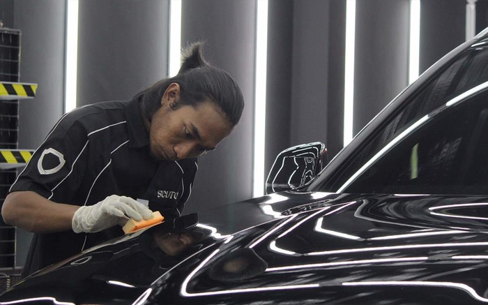 Bikin bodi mobil kinclong dengan cairan wax