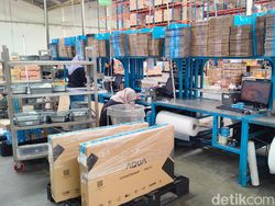 Melihat Lebih Dekat Kecanggihan AI dalam Proses Bungkus Paket di Blibli