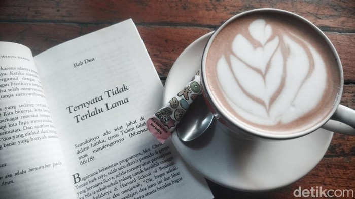 Book Cafe di Solo.