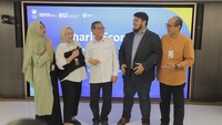 Kedua, BSI kuat dalam pembiayaan konsumer. Hingga September 2023, BSI telah menyalurkan pembiayaan sebesar Rp232 triliun, bertumbuh 15,94% year on year (yoy). Segmen konsumer mendominasi yaitu sebesar Rp117,92 triliun. Ketiga, BSI pun sangat memperhatikan segmen UMKM. Bahkan  hingga September 2023 dari pembiayaan berkelanjutan di BSI yang mencapai Rp53,6 triliun, sebagian besarnya yaitu Rp43,4 triliun diserap segmen UMKM.