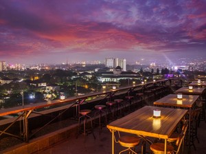Di Bandung Kamu Bisa Makan Sambil Menikmati Sunset di 5 Kafe Rooftop Ini