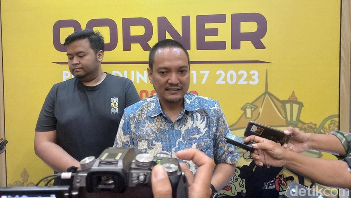 CEO PSIS Semarang Yoyok Sukawi, saat konferensi pers di Solia Hotel Solo, Jumat (17/11/2023).