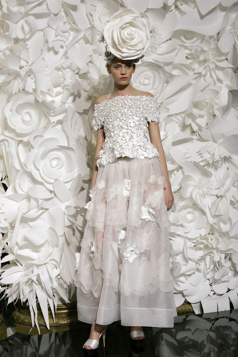 Chanel Haute Couture Spring 2009 A model presents an ensemble as part of the Chanel Haute Couture Spring-Summer 2009 collection, by German designer Kark Lagerfeld in Paris, Tuesday Jan. 27, 2009.(AP Photo/Remy de la Mauviniere)