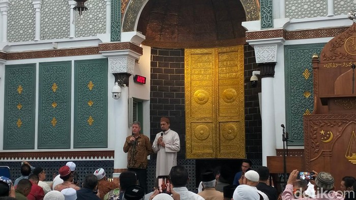 Duta Besar Palestina untuk Indonesia Zuhair SM Al Shun di Masjid Raya Baiturrahman Banda Aceh. (Agus Setyadi/detikSumut)