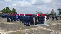 Tampak pula Kolonel Adm Widiono Hadiwijaya, Kadispers Lanud Abdulrachman Saleh, lalu Letkol Pnb Sandhra Gunawan merupakan Komandan Skadron Udara 21.