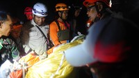 Dua pesawat latih TNI AU Super Tucano bernomor ekor (tail number) TT-3103 dan TT-3111 jatuh perbukitan lereng Gunung Bromo, Pasuruan. 