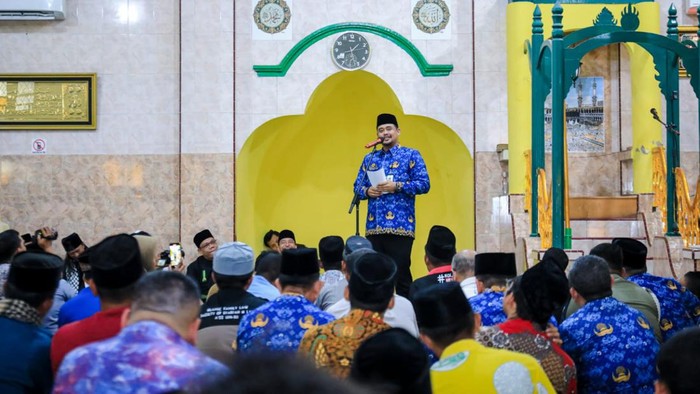 Foto: Bobby Nasution saat di Masjid Raya Kedatukan Sunggal Serbanyaman (Dok. Pemkot Medan)