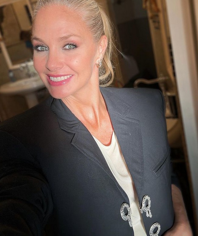 Genevieve Casanova adalah wanita yang berasal dari Meksiko. Namun kini dia tinggal di Spanyol dan menjadi artis di sana. Foto: Instagram