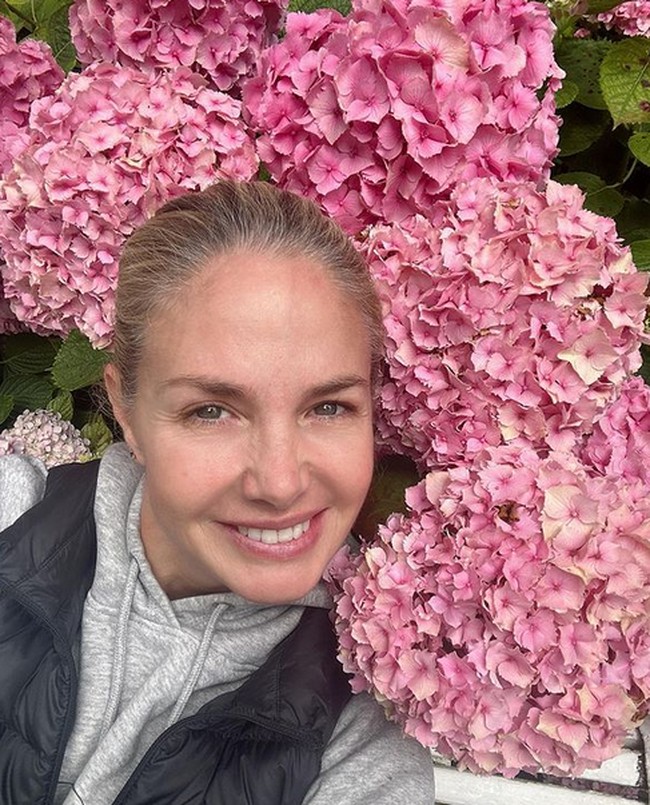 Sosialita Spanyol Genoveva Casanova menjadi sorotan setelah penampilannya bersama Pangeran Frederik dari Denmark belum lama ini. Setelah keduanya terlihat jalan bersama ke sebuah museum di Madrid, Spanyol, Genoveva disebut sebagai pelakor. Foto: Instagram