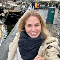 Wanita yang aktif di kegiatan amal itu pernah menikah dengan salah satu bangswan Eropa. Pada 2005 hingga 2008, Genoveva dinikahi oleh penulis Spanyol bernama Cayetano Martinez de Irujo, salah satu putra dari Duchess of Alba yang disebut sebagai bangsawan Eropa terkaya. Foto: Instagram