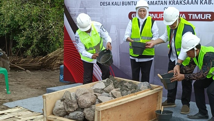 Gubernur Khofifah resmikan bangunan pengendali banjir rob di Probolinggo