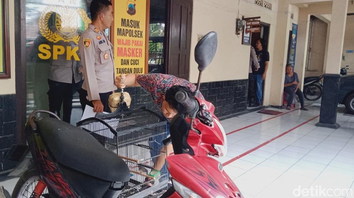Halaman Mapolsek Ceper yang sempit karena merupakan tanah kas desa.