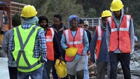 Dilansir kantor berita AFP, Jumat (17/11/2023), upaya penyelamatan terhambat oleh puing-puing yang terus berjatuhan saat para pekerja bekerja keras membersihkan terowongan di negara bagian Uttarakhand, Himalaya tersebut.  