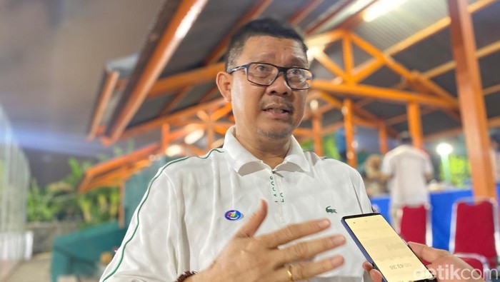 Hasnawi Haris.