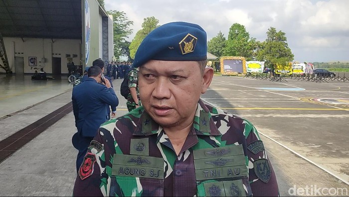 Kadispen AU Marsekal Pertama TNI R. Agung Sasongkojati saat memberikan keterangan ke wartawan