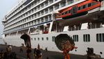 Penampakan Kapal Pesiar Viking Orion Singgah di Surabaya