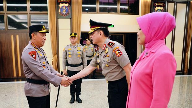 Kapolri Jenderal Listyo Sigit Prabowo pimpin upacara kenaikan pangkat setingkat lebih tinggi terhadap sejumlah perwira tinggi.