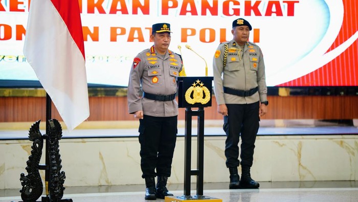 Kapolri Jenderal Listyo Sigit Prabowo pimpin upacara kenaikan pangkat setingkat lebih tinggi terhadap sejumlah perwira tinggi.