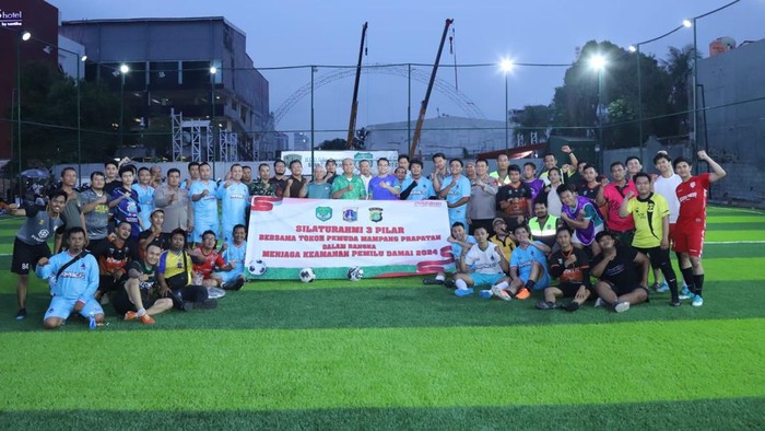 Kapolsek Mampang gelar mini soccer. (Dok. Istimewa)