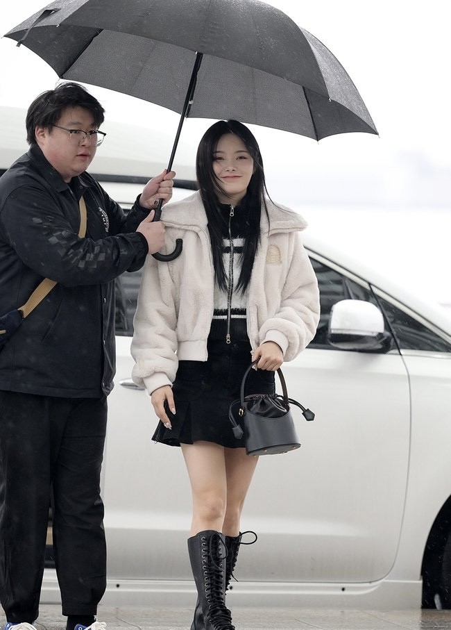 Pelantun ‘Cupid’ itu terlihat di Bandara Internasional Incheon sebelum penerbangannya ke Los Angeles. Keena akan ‘mewakili’ FIFTY FIFTY hadir di acara penghargaan Billboard Music Awards 2023. Foto: dok. Instagram @keena_fiftyfifty