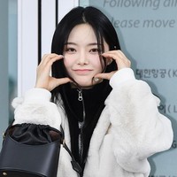“Aku tidak tahu Keena secantik ini. Selamat bersenang-senang,” “Dia lebih cocok dengan warna rambut hitam,” “Wah jadi selama ini rambut pirang merusak skin tone-nya. Dia terlihat cantik dengan warna rambut hitam,” “Keena fighting,” komentar sejumlah netizen di forum komunitas Korea. Foto: dok. Instagram @keena_fiftyfifty