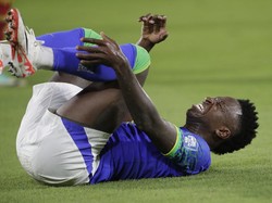 Real Madrid apes betul. Dua pemainnya, Vinicius dan Camavinga harus masuk ruang perawatan. Vini alami cedera hamstring dan Camaving alami masalah pada lututnya (AP)