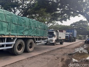 Masih Macet! Begini Situasi Terkini Arus Lalin Pantura Pati-Rembang