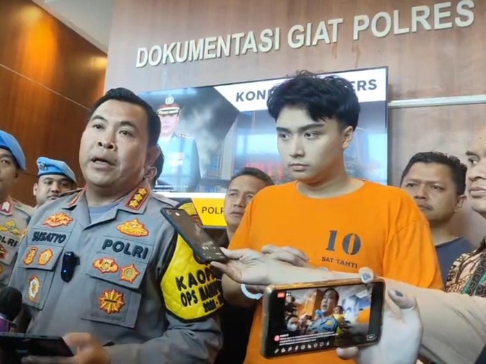 Leon Dozan saat rilis polisi di Polres Metro Jakarta Pusat