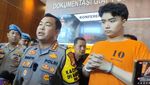 Ekspresi Leon Dozan Berbaju Tahanan Usai Dilaporkan Aniaya Pacar dan Hina Polisi