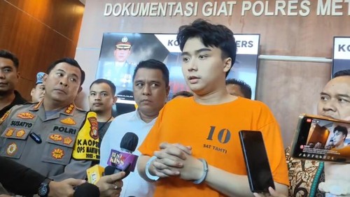 Leon Dozan saat rilis polisi di Polres Metro Jakarta Pusat