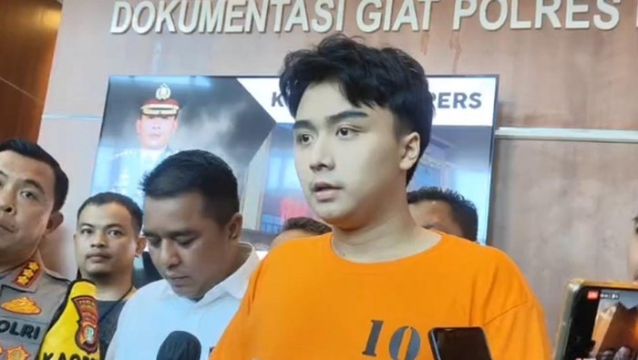 Leon Dozan saat rilis polisi di Polres Metro Jakarta Pusat