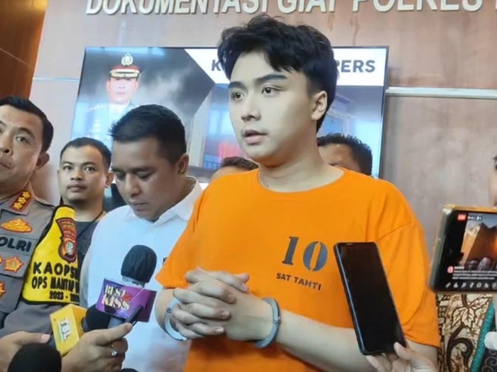 Leon Dozan saat rilis polisi di Polres Metro Jakarta Pusat